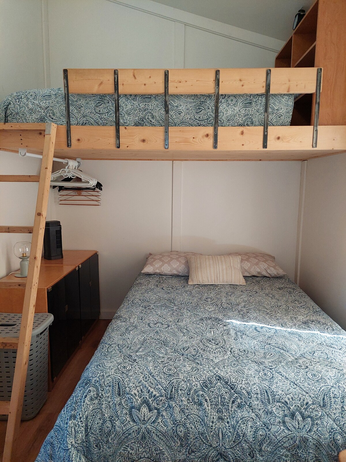 เตียงคู่และเตียงสองชั้นเดี่ยว 