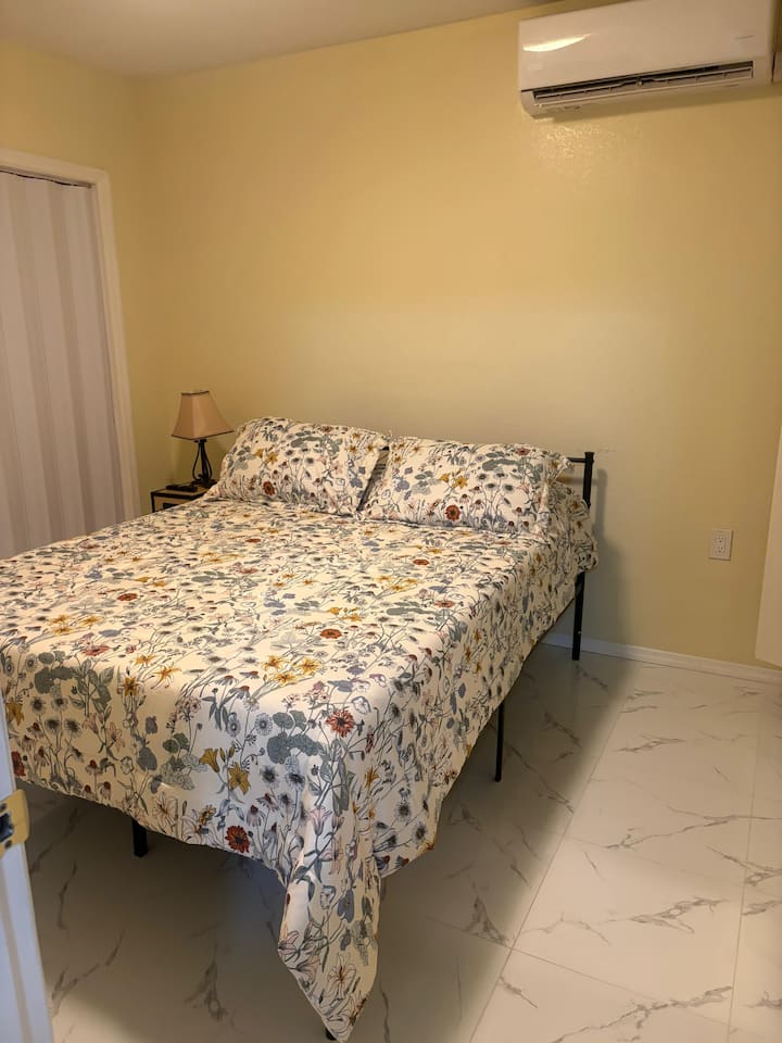Private Garage Apartment 19 Miles To Weeki Wachee - New Port Richey, FL