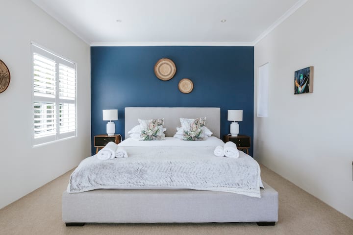 Toto je hlavná spálňa na prvom poschodí