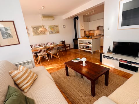 Popular Airbnb listing: Charming Beach family house St. Pelegrin in Đuba