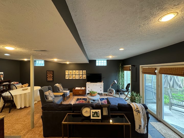 Private Space, Walk-out Basement Of Suburban Home. - Omaha, NE