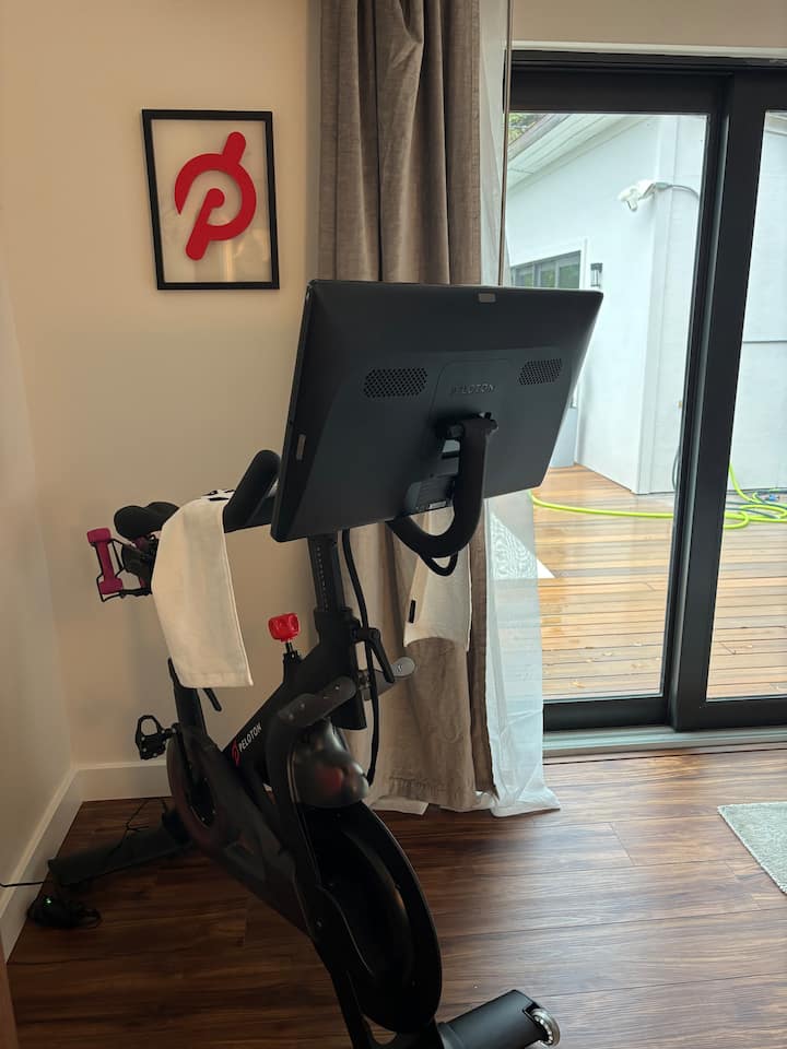 Най - новото ни допълнение! Peloton както с клетки, така и с клипове. Влезте в членството си и получете няколко пътувания!