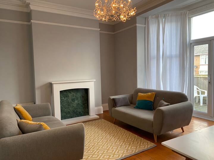 Double Bedroom With En-suite. - Plymouth