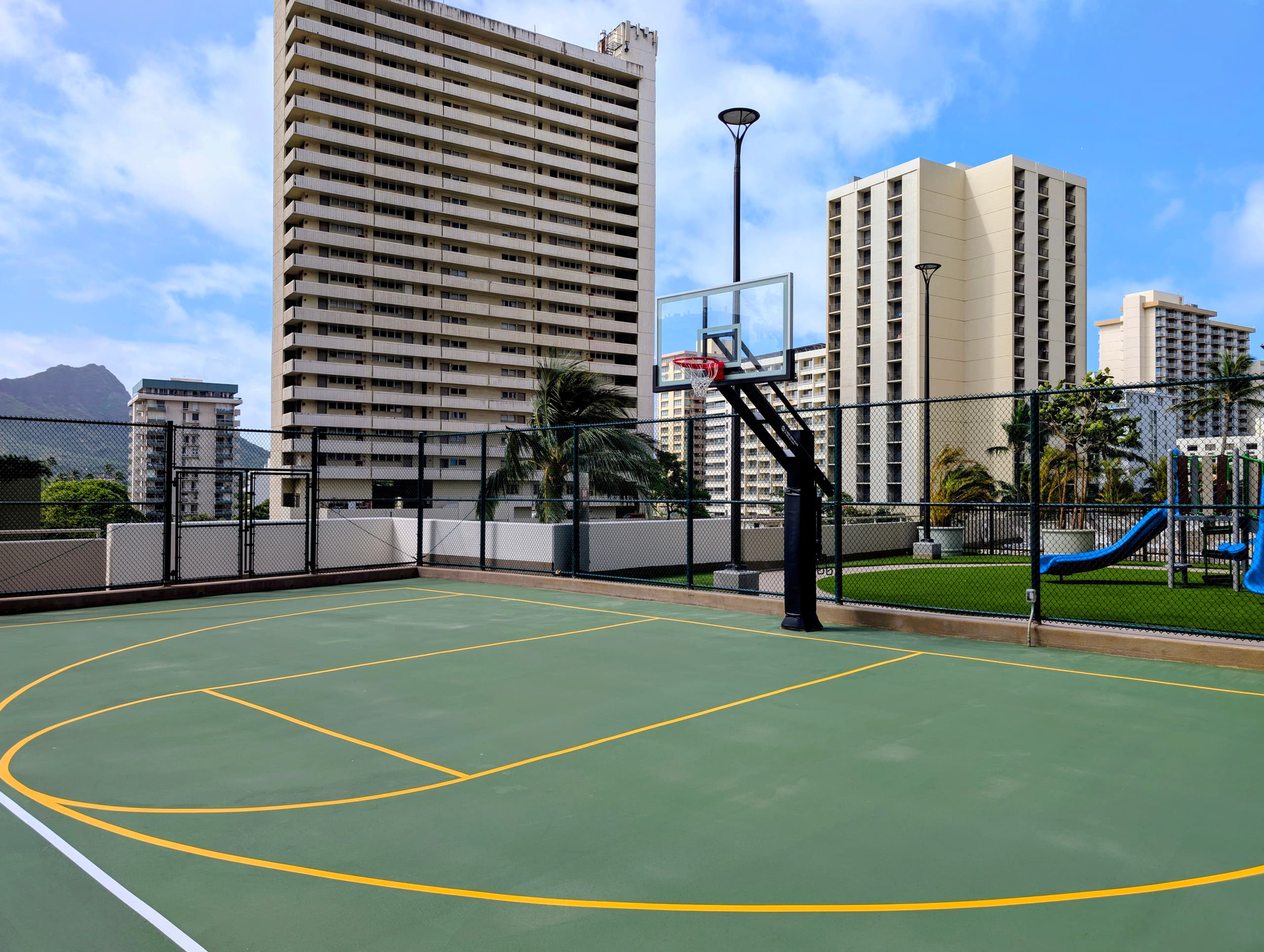 Condo in Honolulu · ★4.99 · 1 bedroom · 3 beds · 1 private bath - Image 14