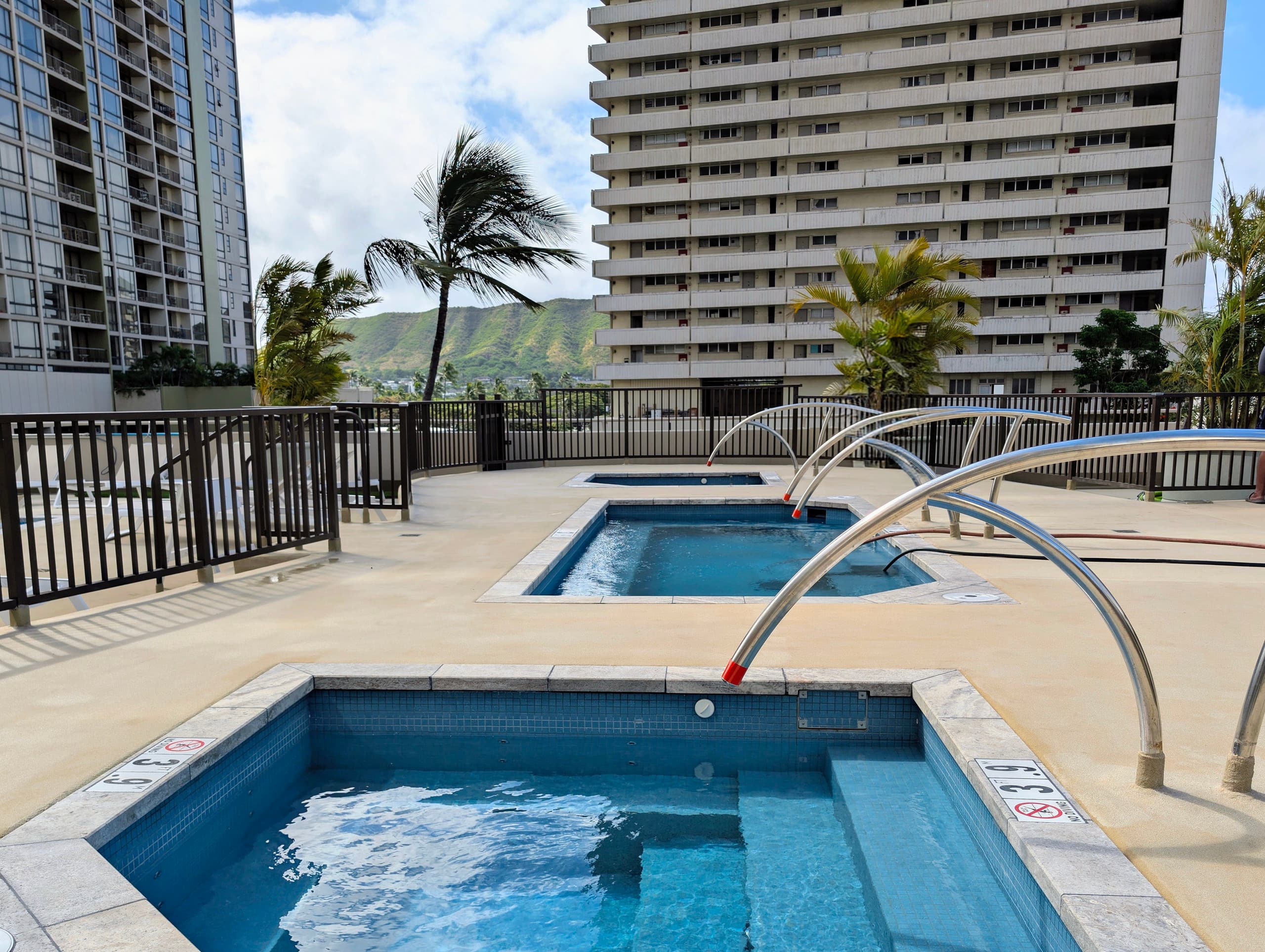 Condo in Honolulu · ★4.99 · 1 bedroom · 3 beds · 1 private bath - Image 18