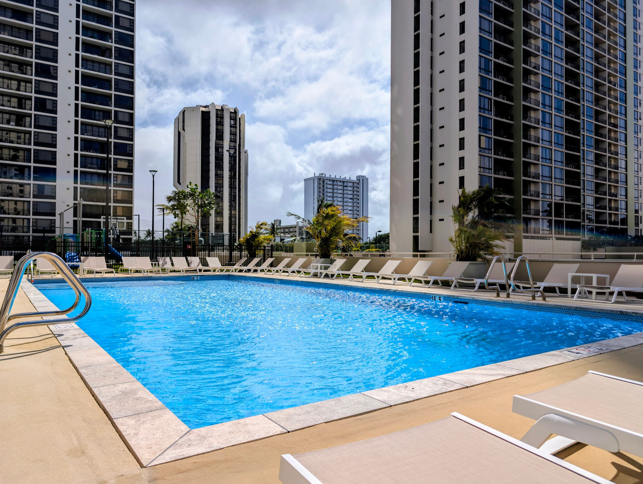 Condo in Honolulu · ★4.99 · 1 bedroom · 3 beds · 1 private bath - Image 19
