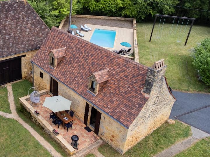Gîte En Campagne Avec Piscine - Dordogne