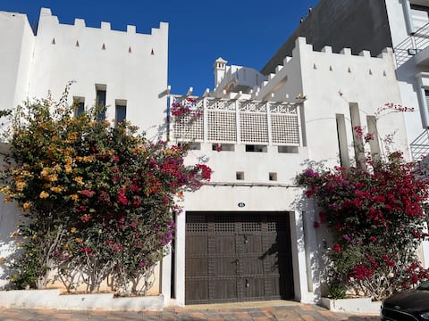 Superb architect's house 200 m from the beach