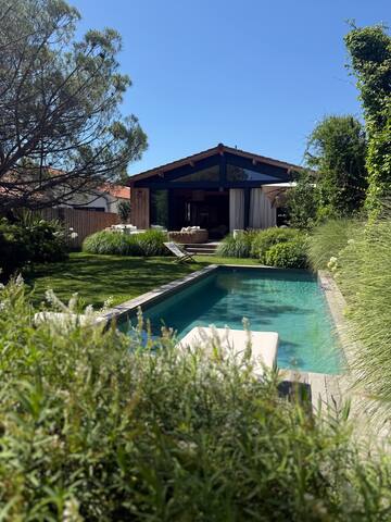 Villa et dépendance avec piscine