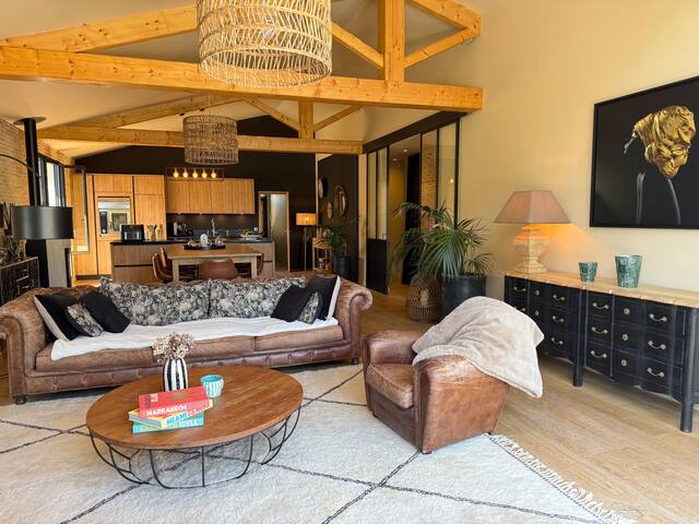 Villa et dépendance avec piscine gallery image 2