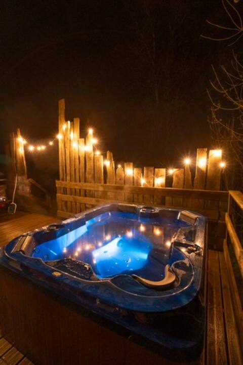jacuzzi cabin for 2 people with breakfast
