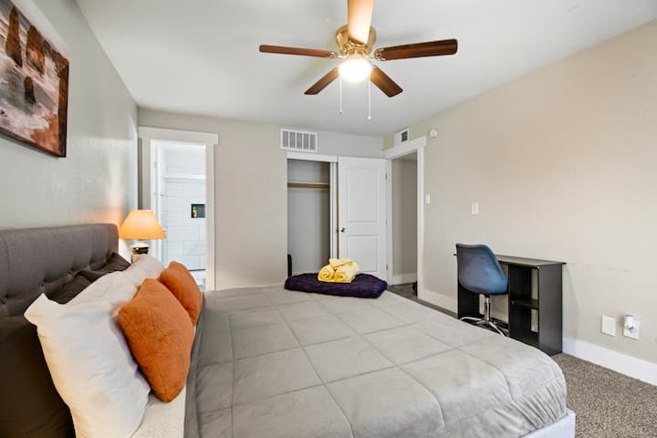 Comfortable King Bed, with in suite full bathroom and spacious closet. Small deck / work space.