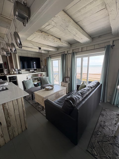 Top performing Airbnb: Lakefront Two Story House & Long Private Beach! in Haldimand County