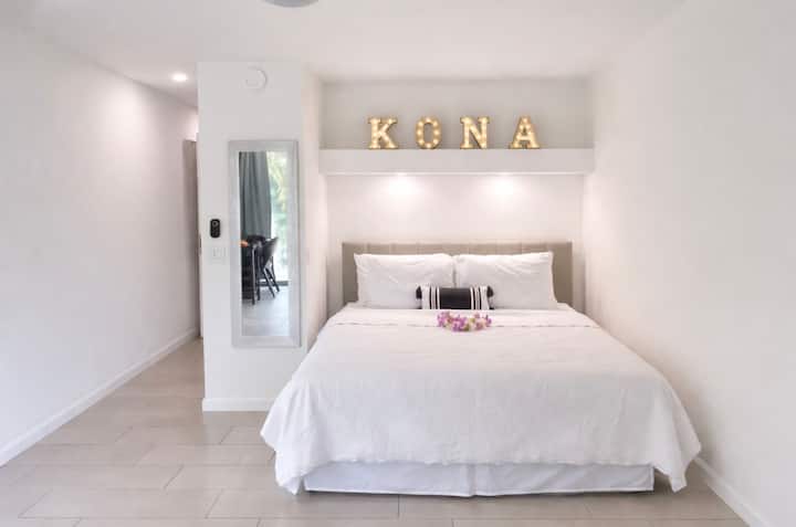 Modern And Renovated Ocean Front Condo  In Kona! - Kailua-Kona, HI