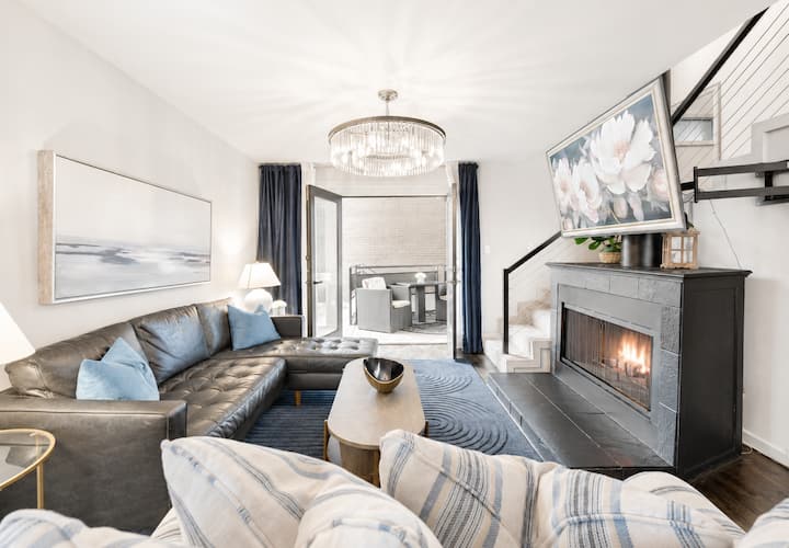 Spacious 3-bed Loft With Pool & Private Patio - Dallas, TX
