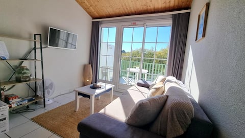Top Airbnb: La Croisée du Golf~T2 between Sea and Green in Talmont Saint Hilaire