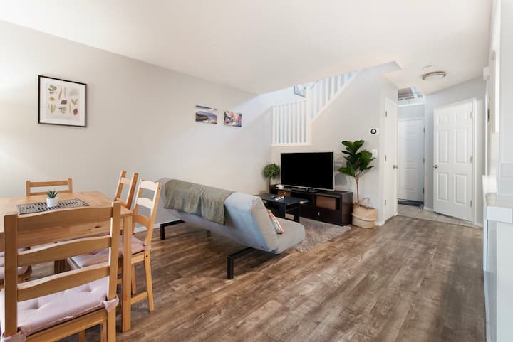 Two Side-by-side Townhomes · 6br · Safe & Quiet - Hillsboro, OR