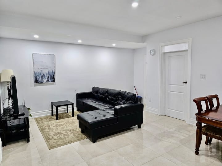 Private 2 Bedroom Suite In Scarborough By Ttc - Toronto