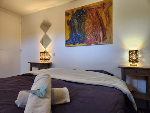 "Serenity" - Quiet/air-conditioned apartment, garden access