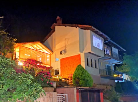 Villa Kalina (Super view on lake & beach nearby)