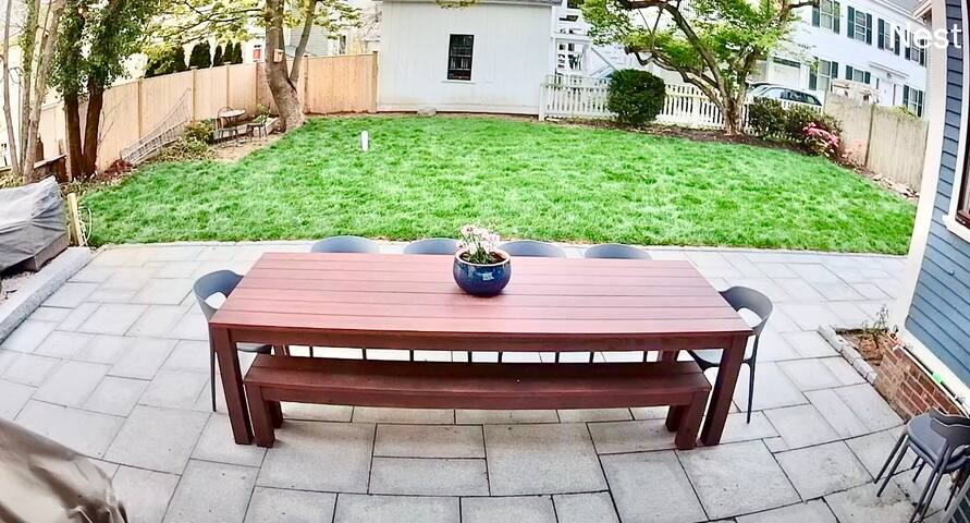 Charming Downtown Home – 4 Car Parking & Backyard! gallery image 5