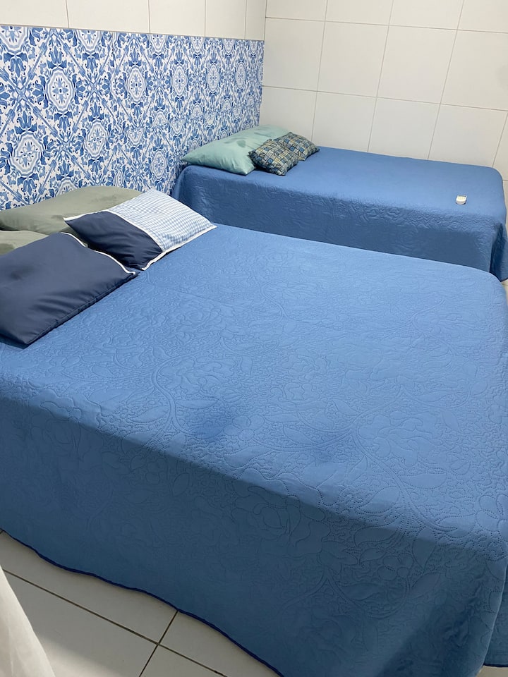 2 camas dobles, aire acondicionado 