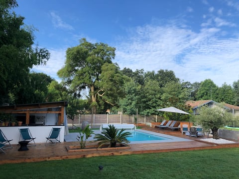 Vacation villa with pool, pétanque court