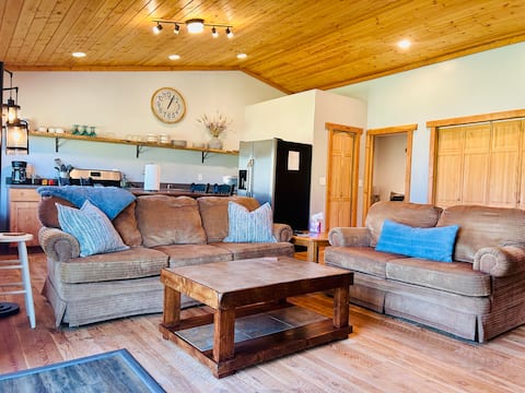 Popular Airbnb listing: Avalanche Cabin @ Explorer's Basecamp in Helena Flats
