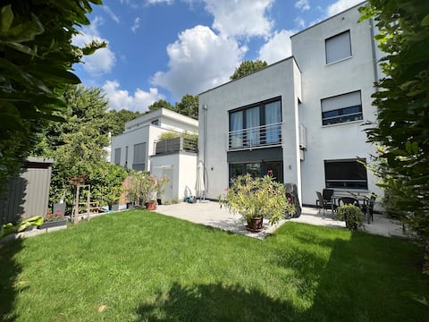 Top Airbnb: modern living space with terrace (85 sqm) in Ludwigshafen Am Rhein