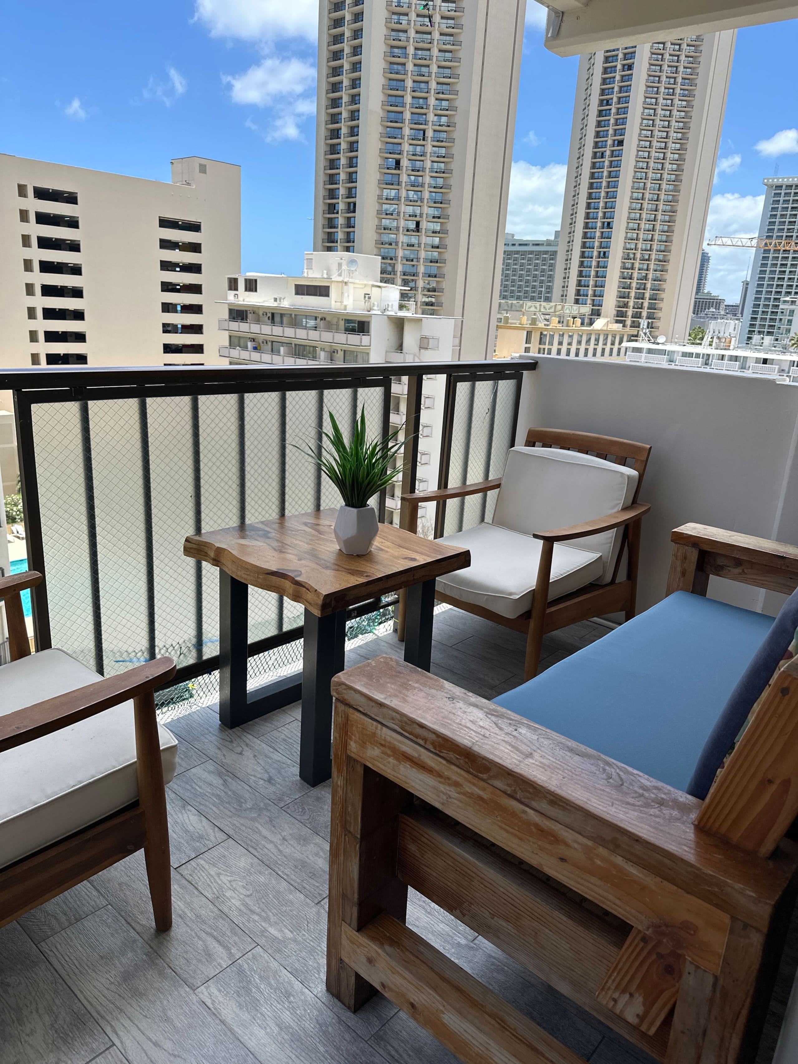 Condo in Honolulu · ★4.91 · 2 bedrooms · 7 beds · 2 private baths - Image 28