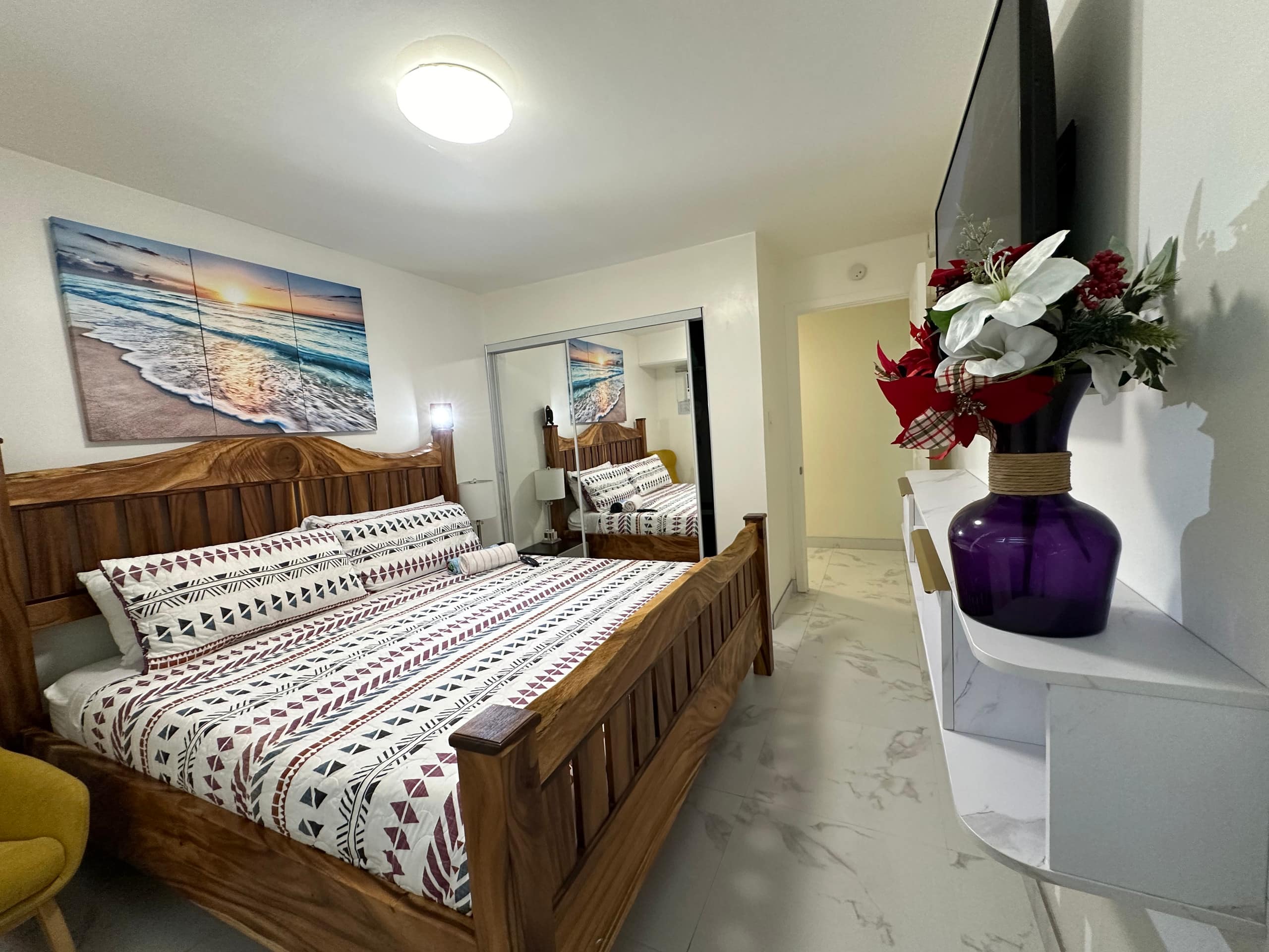 Condo in Honolulu · ★4.91 · 2 bedrooms · 7 beds · 2 private baths - Image 17
