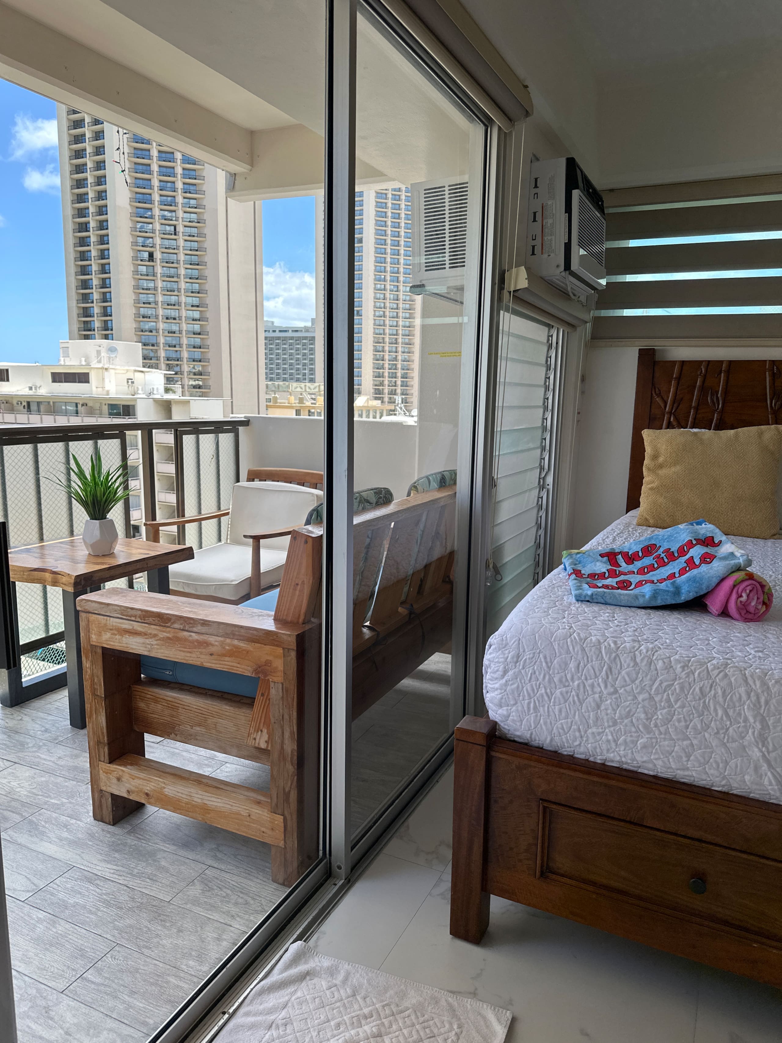 Condo in Honolulu · ★4.91 · 2 bedrooms · 7 beds · 2 private baths - Image 29