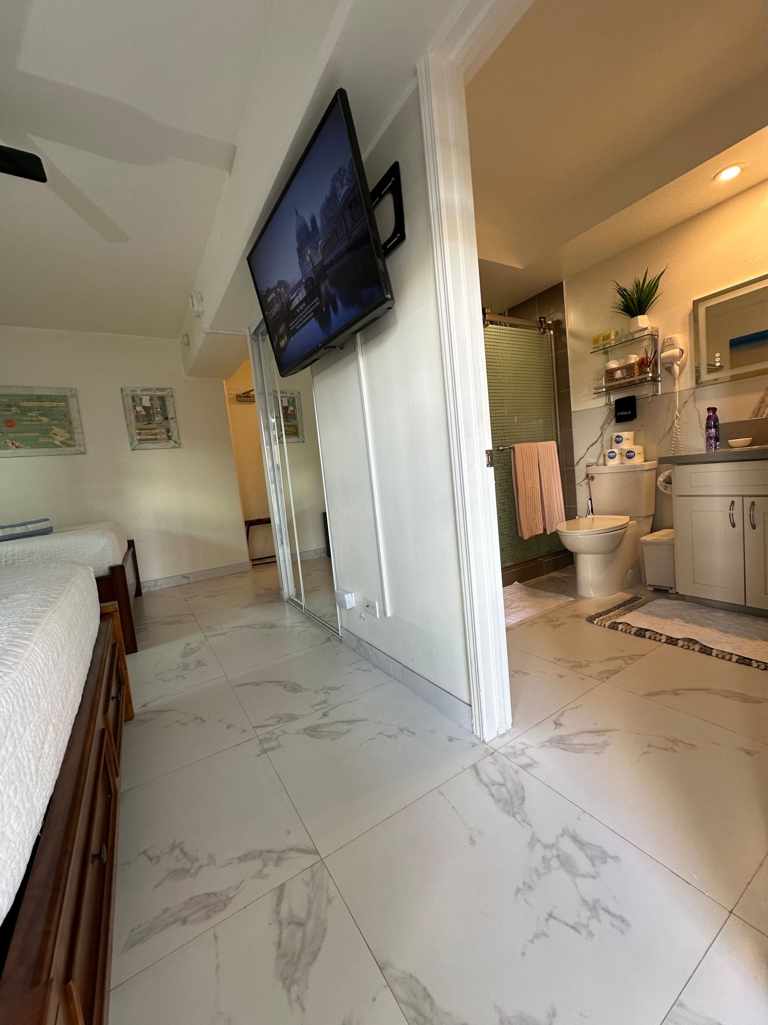 Condo in Honolulu · ★4.91 · 2 bedrooms · 7 beds · 2 private baths - Image 18