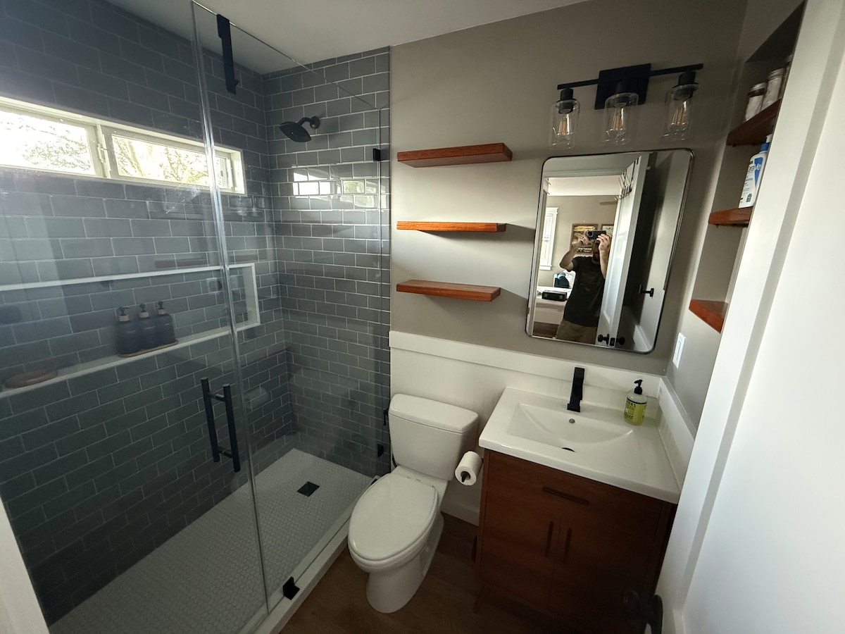 The Hyde Park Hideaway | Centrally-Located | Cozy