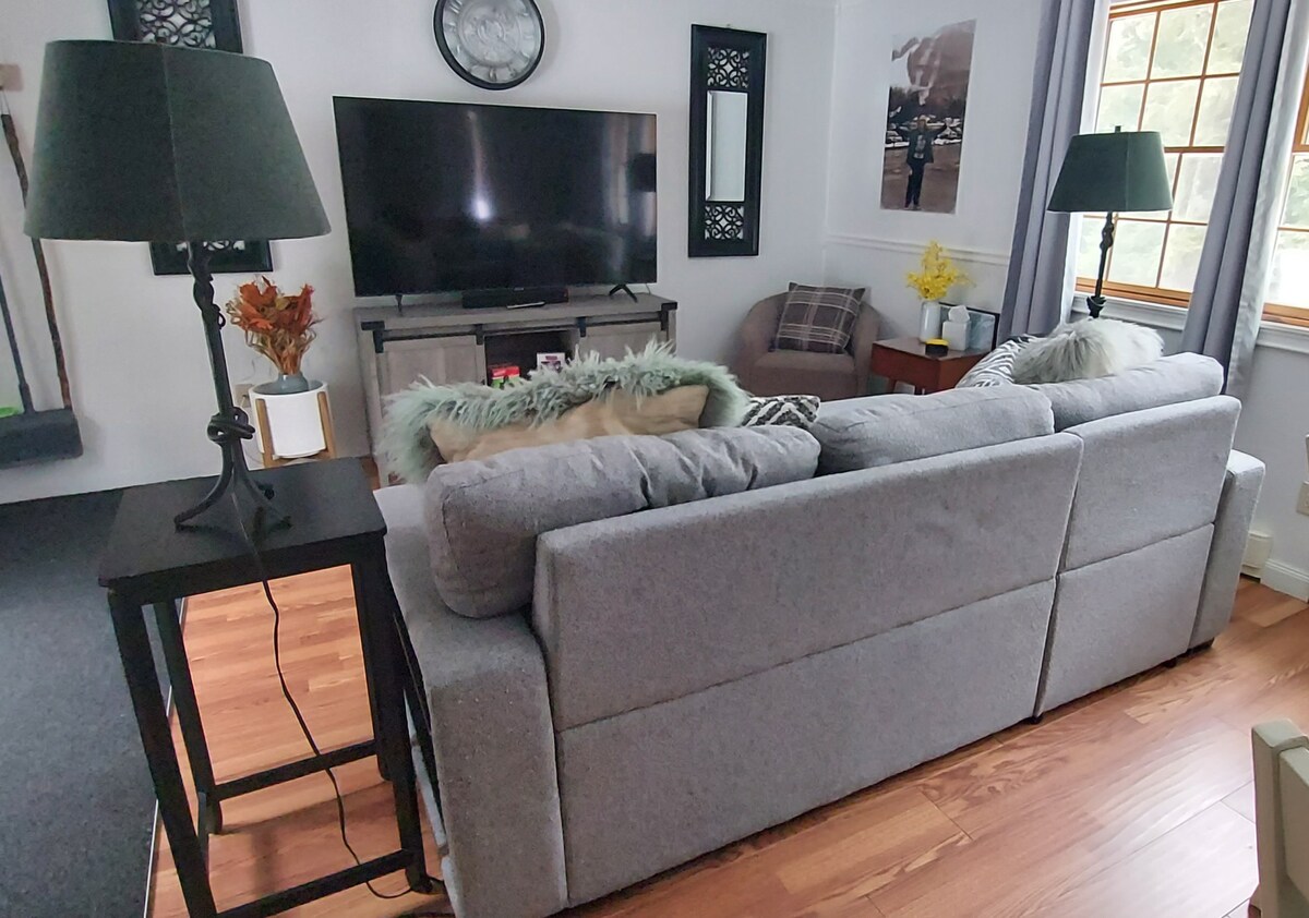 Successful Airbnb property: Jareds Place. quaint home, nature, and your escape in Lake George
