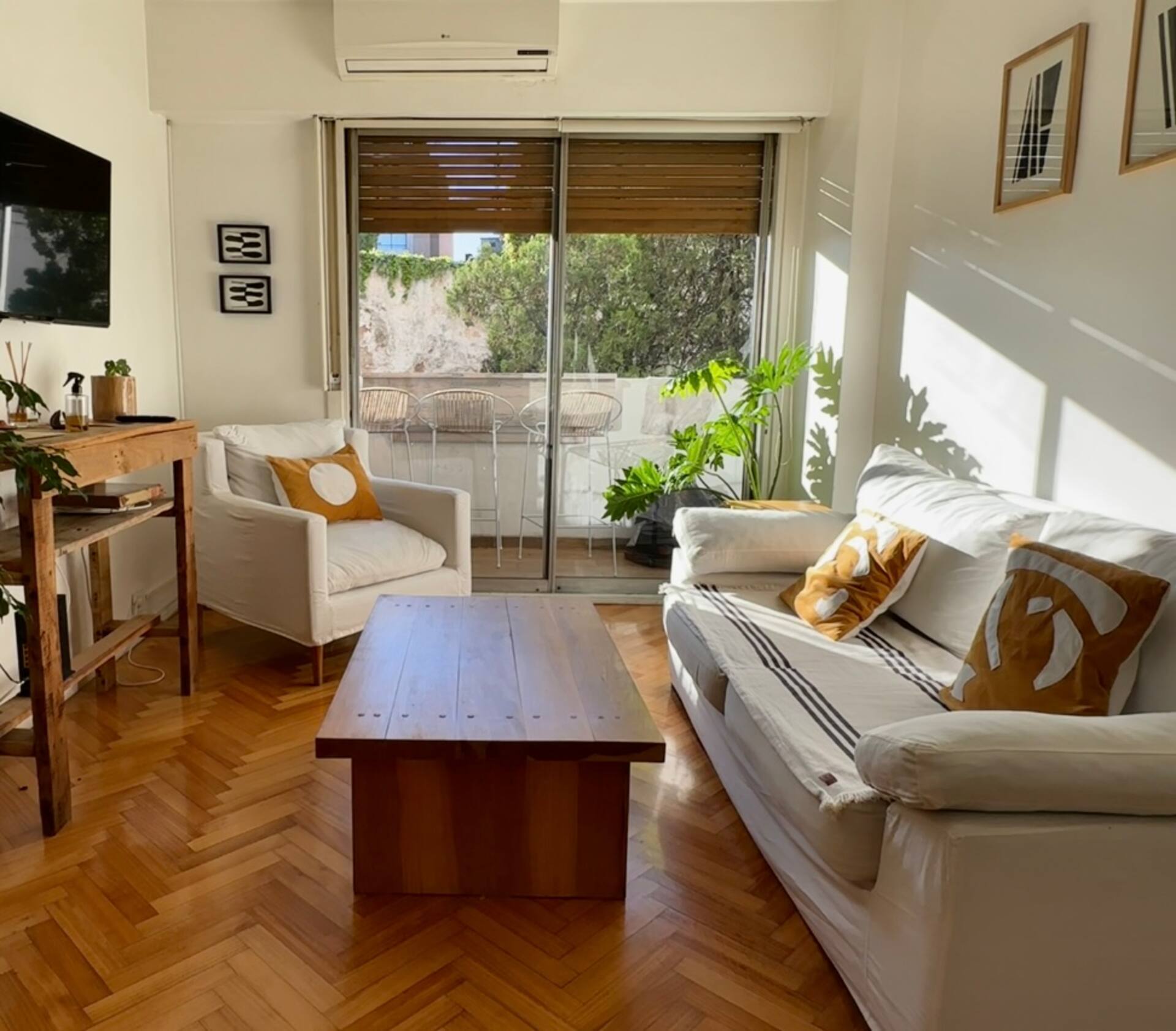 A warm apartment in the Colegiales residential area