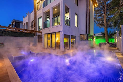 Luxury Villa Heated Pool/Jacuzzi/Ensuite Bedrooms