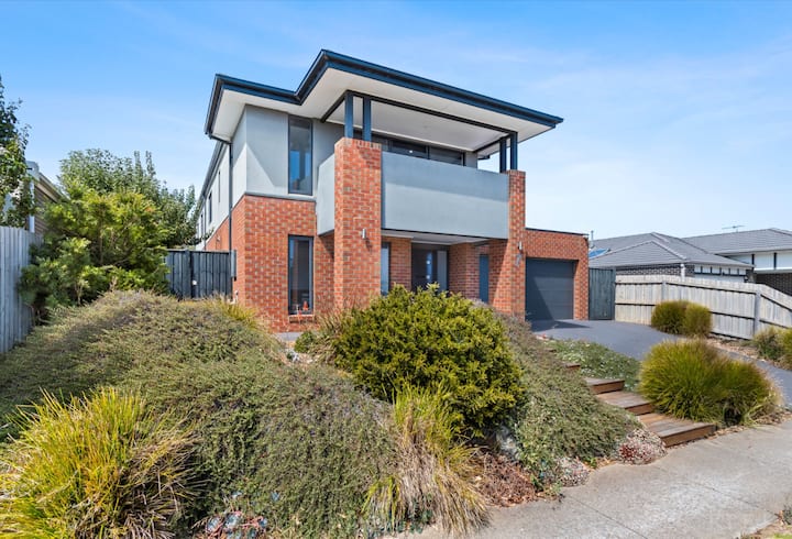 Family Friendly Ocean Grove House - Sleeps 16 - Geelong
