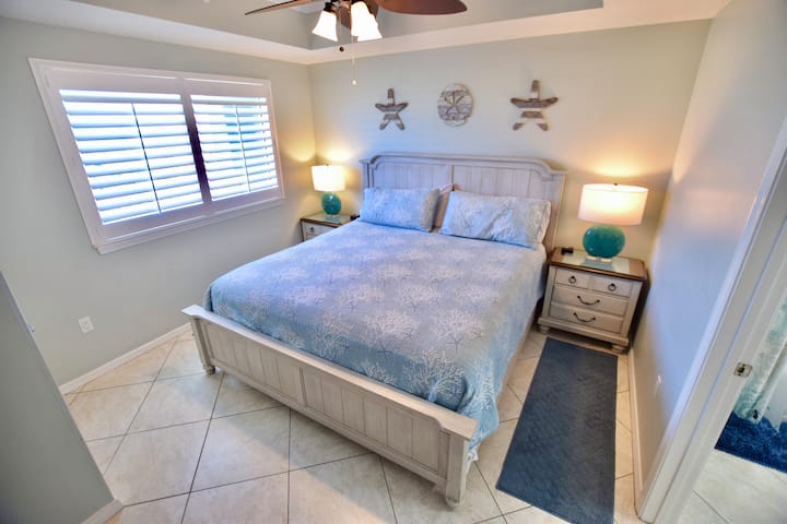 Destin West Gulfside # 605 ：主卧