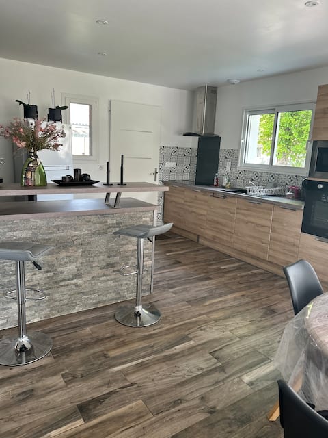 Cozy house 15 minutes from the lake and beach