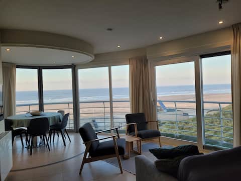 Top performing Airbnb: Flat with sea and dune view + garage in Blankenberge