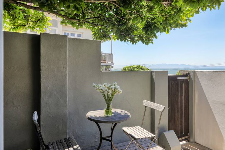 Behr Road Apartment with sea view Patio gallery image 3