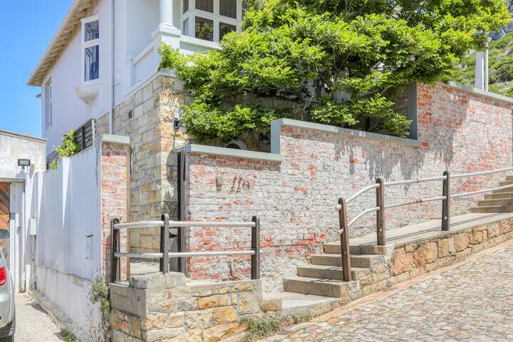 Behr Road Apartment with sea view Patio gallery image 2