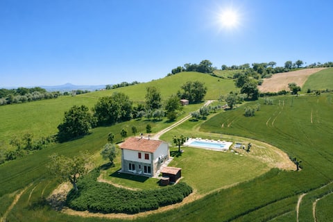 Villa Edelia with swimming pool in Mondavio, exclusive use