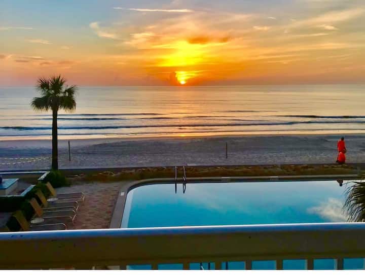 Db Sunrise Balcony On Beach At Very Prime Location - Daytona Beach