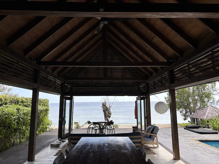 Kooyu Villas Beachfront Pool Villa 3 - Vanuatu