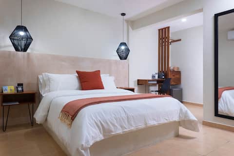 Pretty Room in a Boutique Hotel – Downtown
