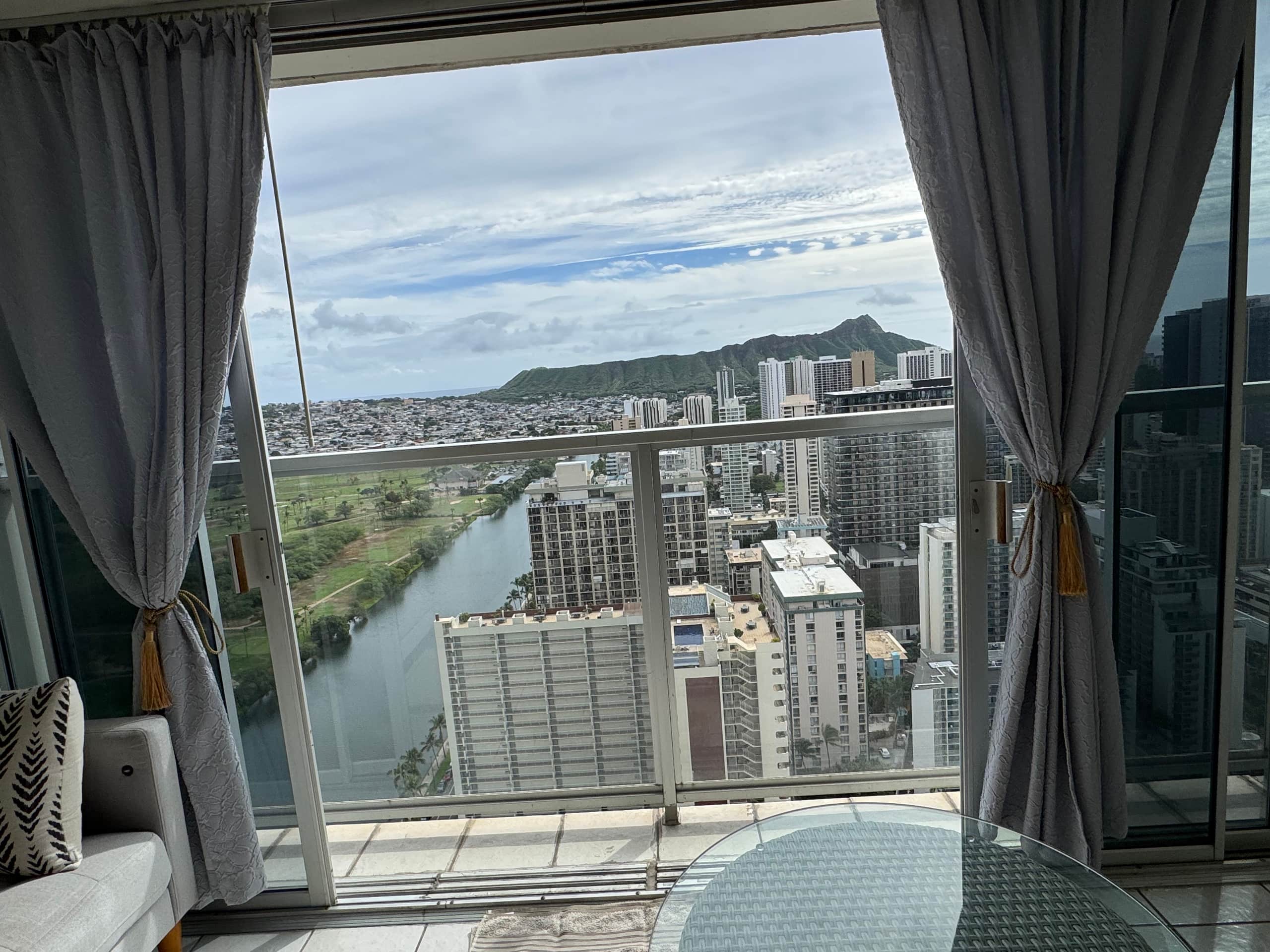Condo in Honolulu · ★4.94 · Studio · 2 beds · 1 private bath - Image 24