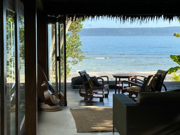Kooyu Bohemian Beachfront Villa - Vanuatu