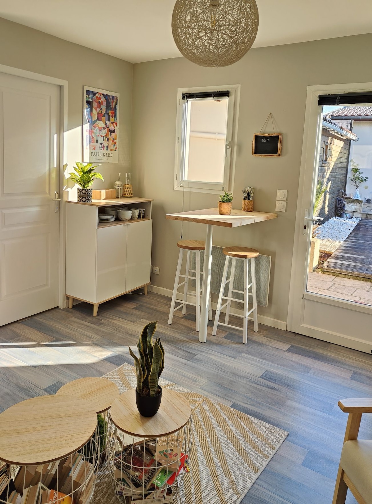 Top performing Airbnb: The Chai Les Écureuils in Mérignac